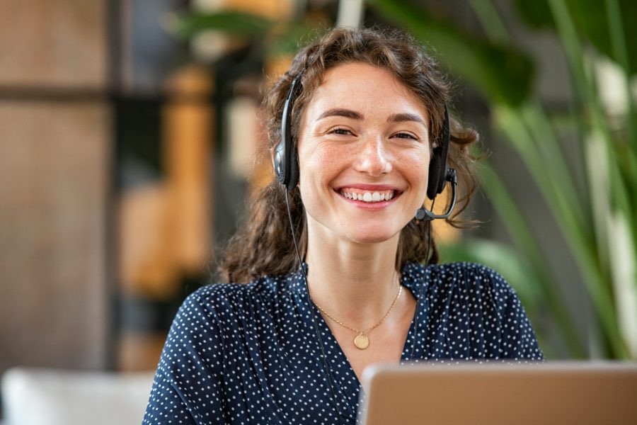 Hello Refi advisor on a headset taking a customer call